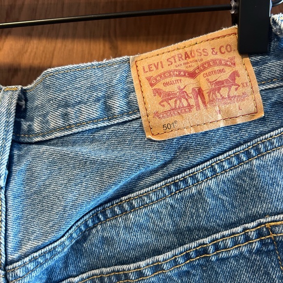 Levi's Mid-Rise Distressed Jean Shorts - Picture 3 of 3